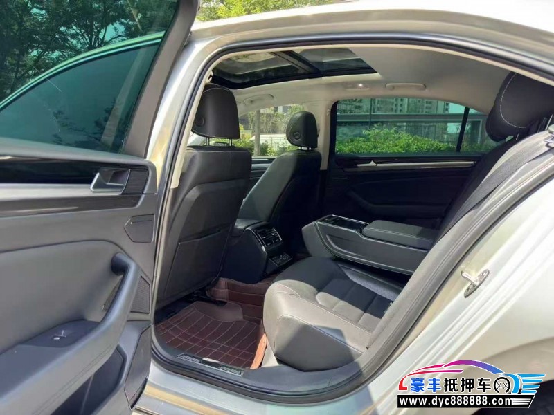 17年大众辉昂轿车抵押车出售