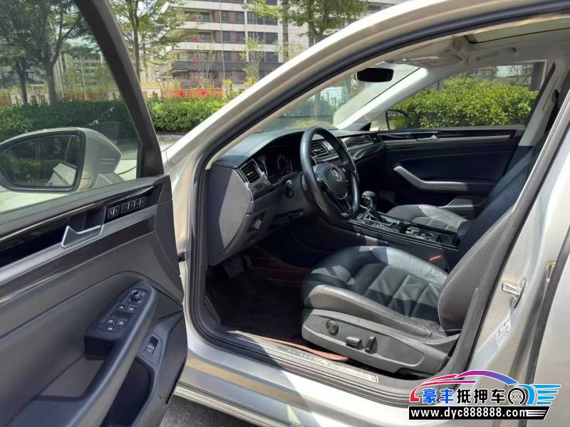 17年大众辉昂轿车抵押车出售