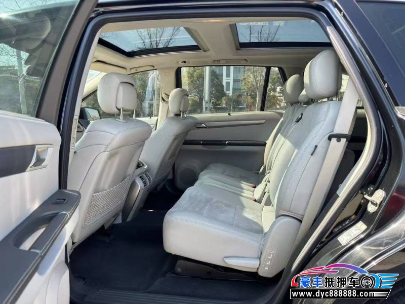 16年奔驰RMPV抵押车出售