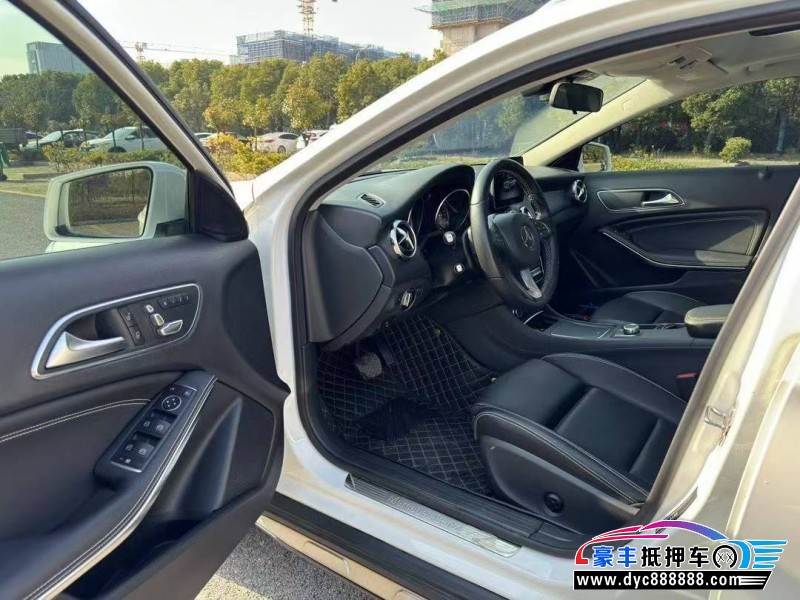 19年奔驰GLA轿车抵押车出售