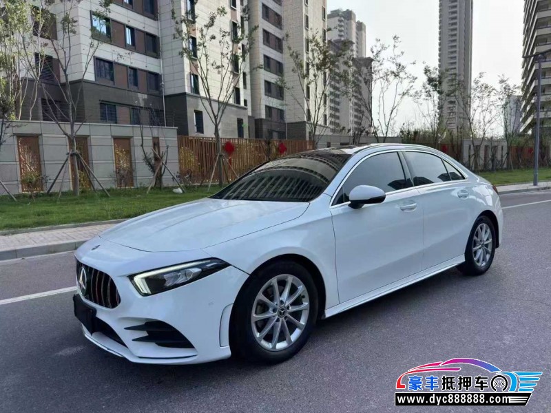 20年奔驰A轿车抵押车出售