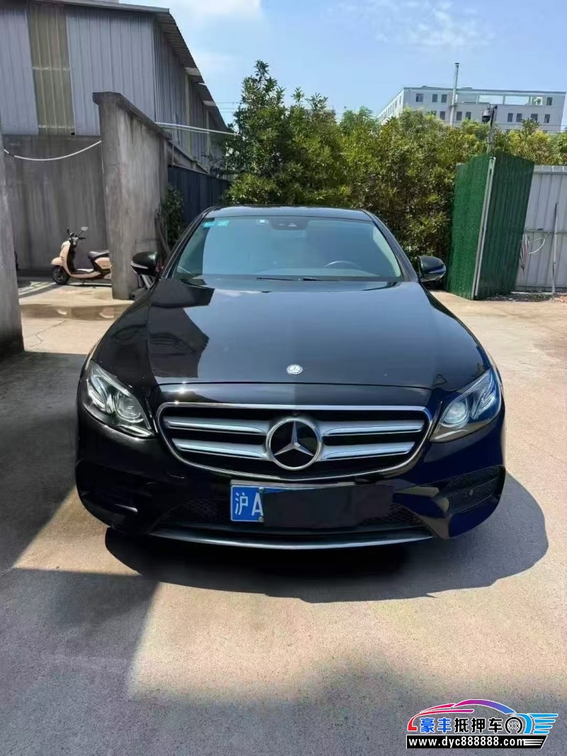 17年奔驰E级轿车抵押车出售