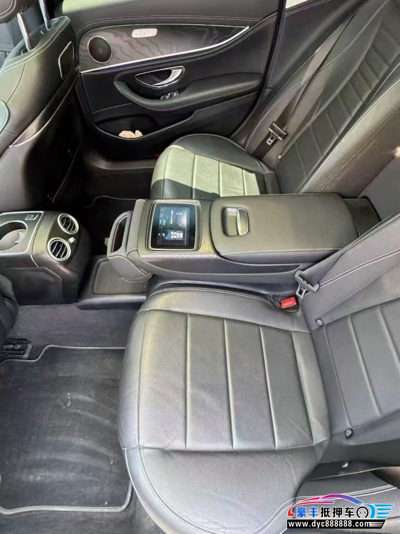 17年奔驰E级轿车抵押车出售