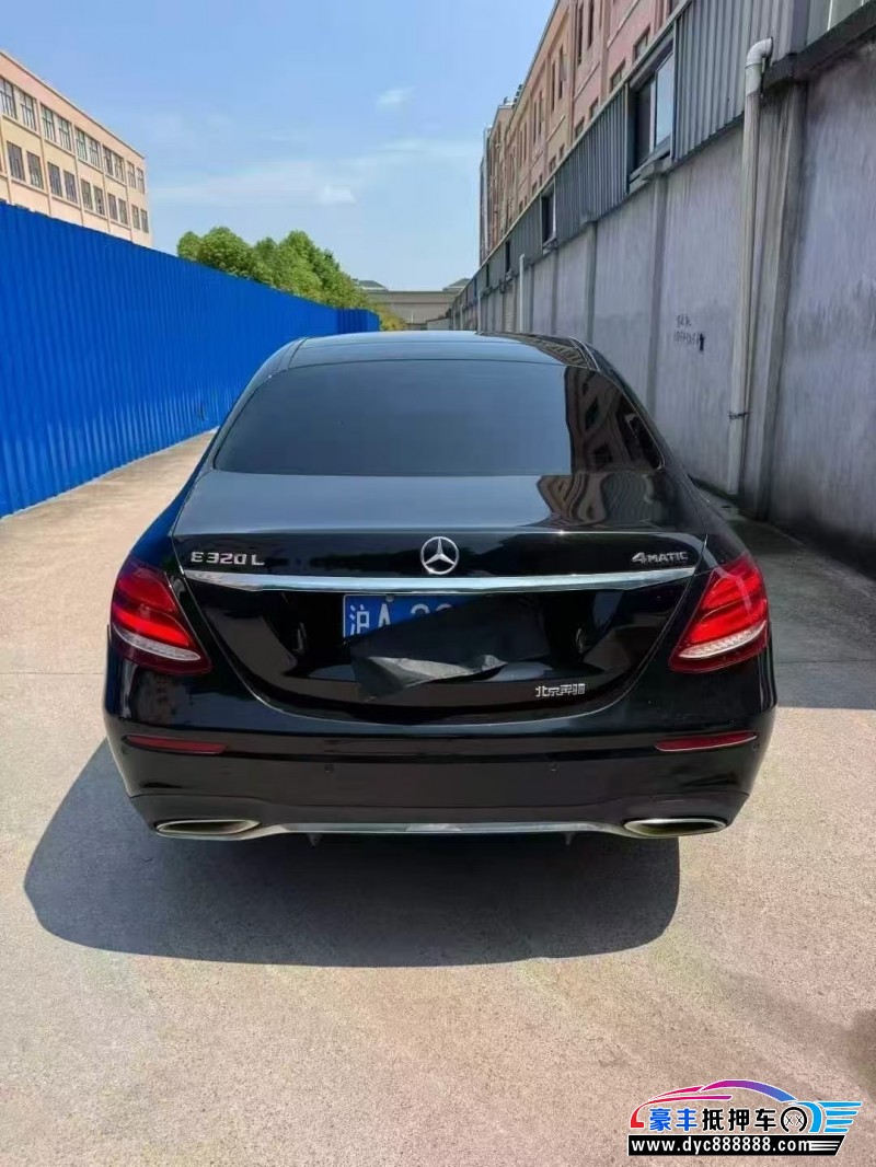 17年奔驰E级轿车抵押车出售