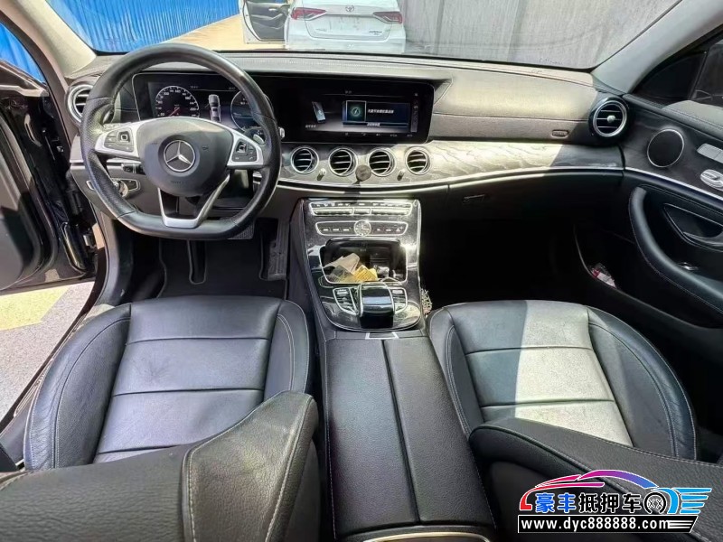 17年奔驰E级轿车抵押车出售