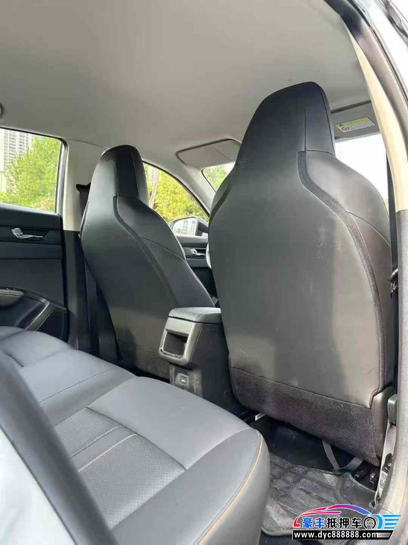 25年东风风神奕炫轿车抵押车出售