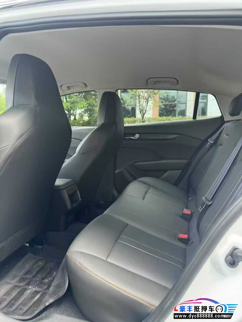 25年东风风神奕炫轿车抵押车出售