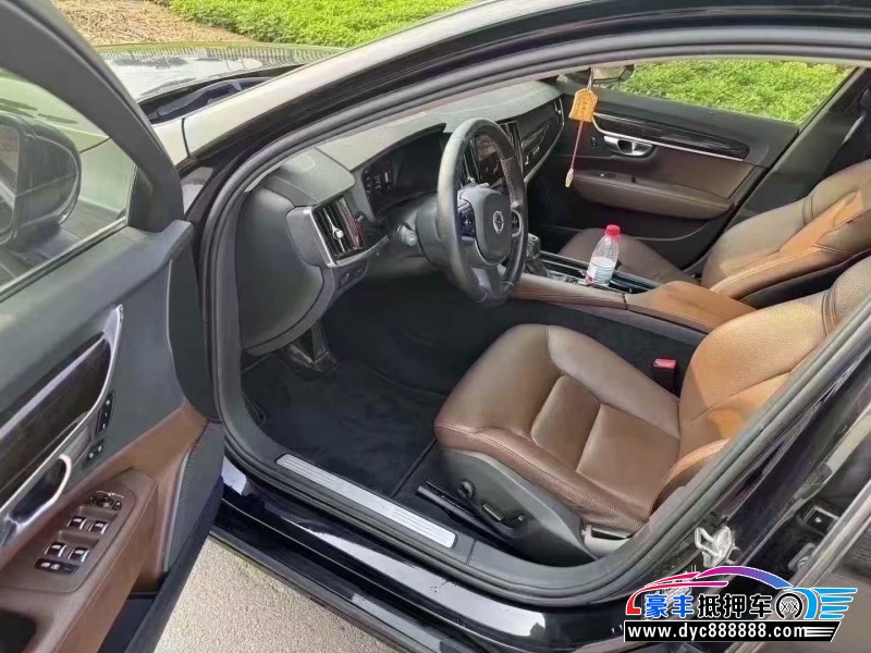 17年沃尔沃S90轿车抵押车出售