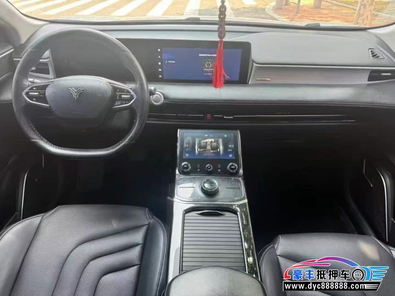 23年哪吒U轿车抵押车出售