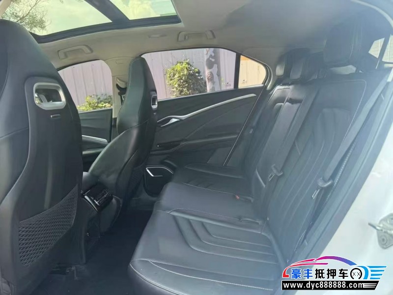 23年哪吒U轿车抵押车出售