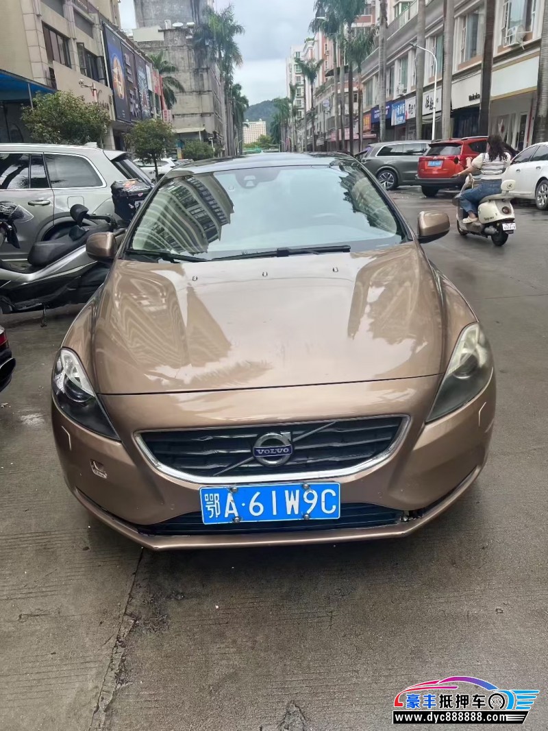 14年沃尔沃V40轿车抵押车出售