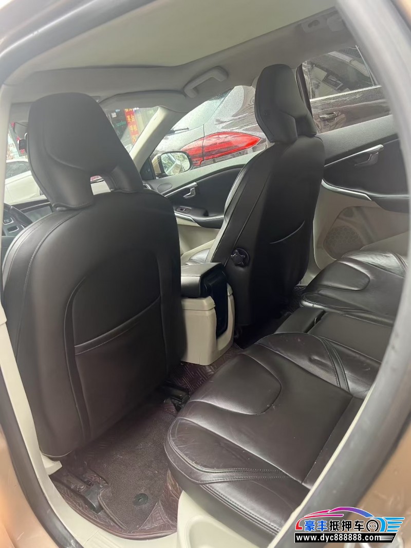 14年沃尔沃V40轿车抵押车出售