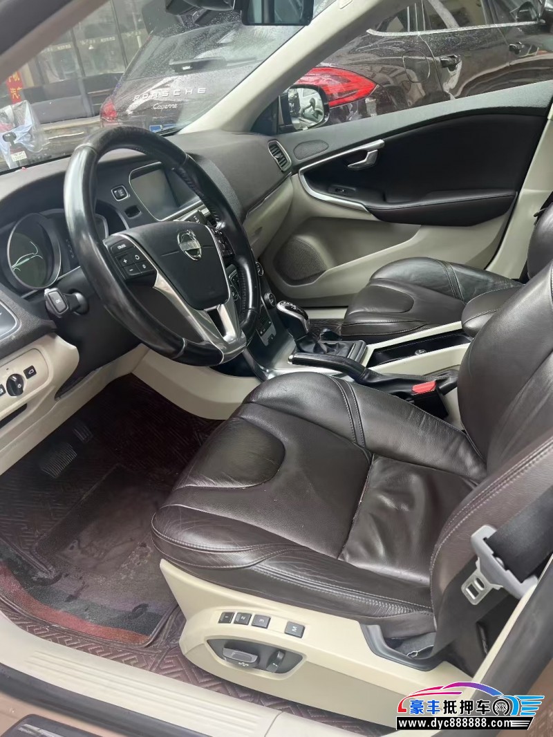 14年沃尔沃V40轿车抵押车出售