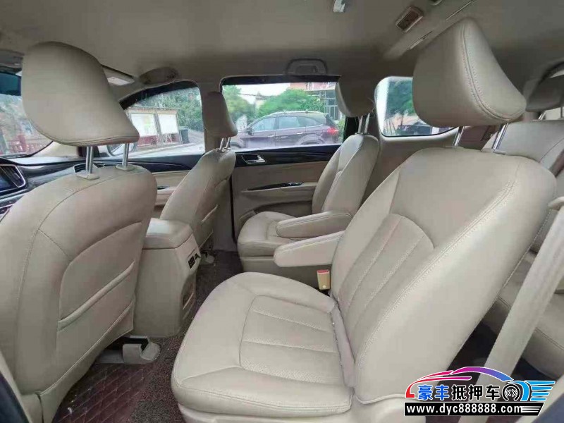 17年宝骏730轿车抵押车出售