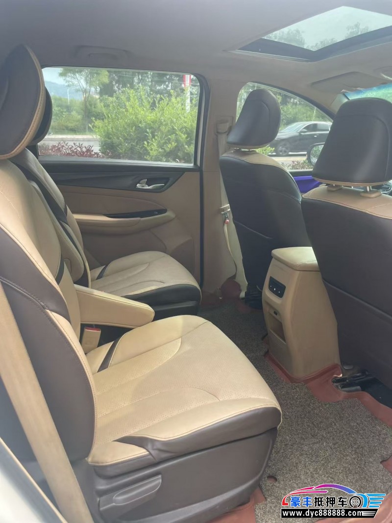 17年宝骏730轿车抵押车出售