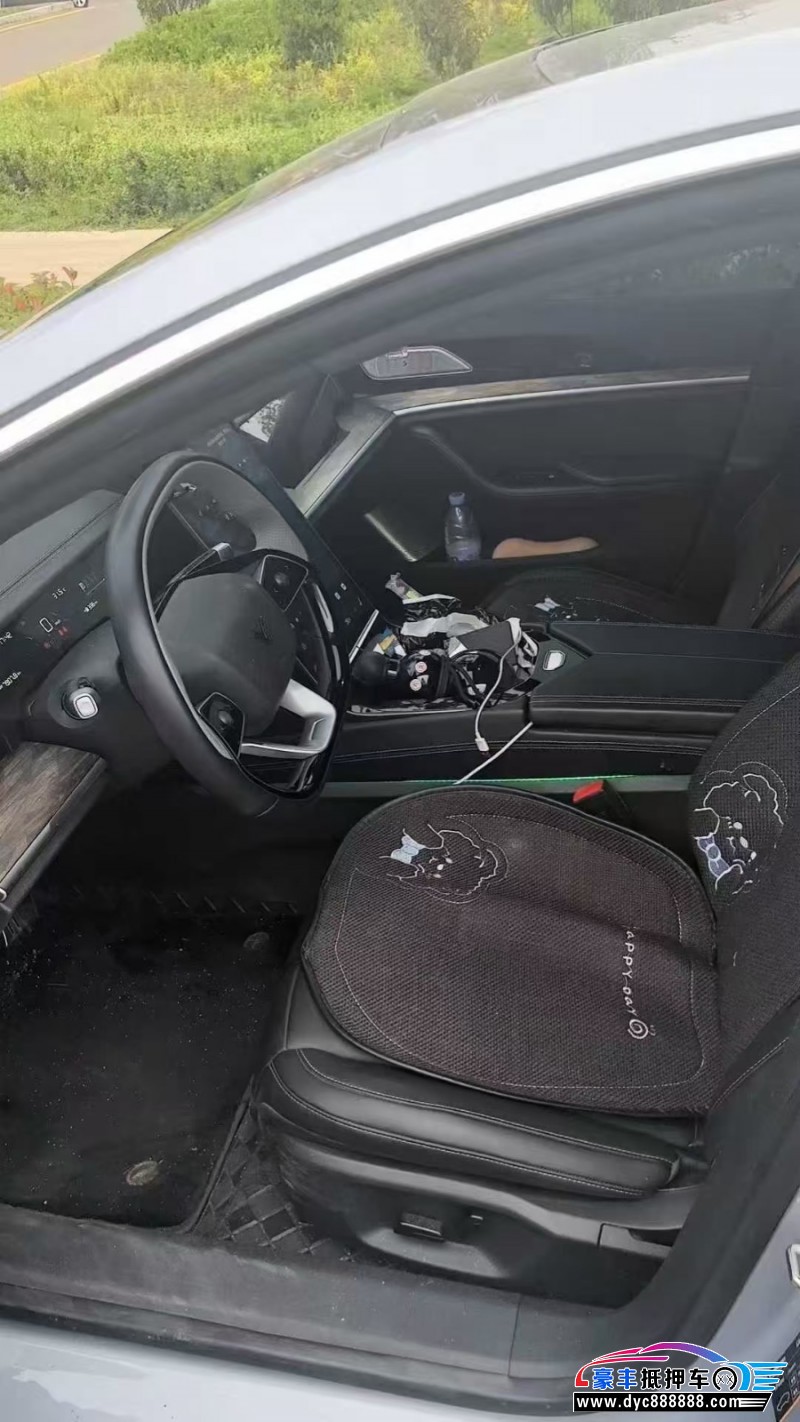 24年哪吒S轿车抵押车出售