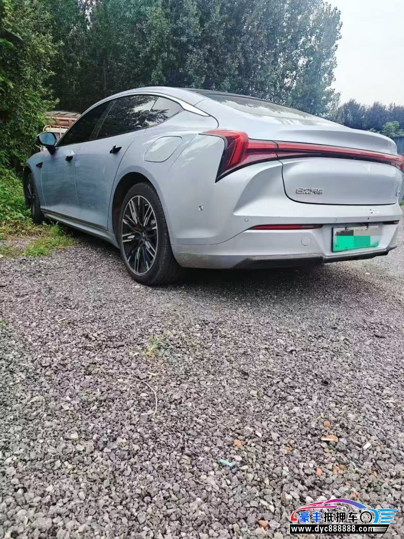 24年哪吒S轿车抵押车出售