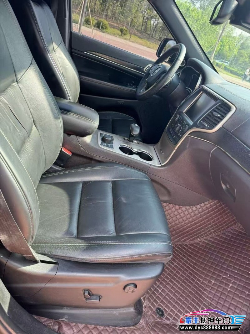 13年Jeep大切诺基轿车抵押车出售