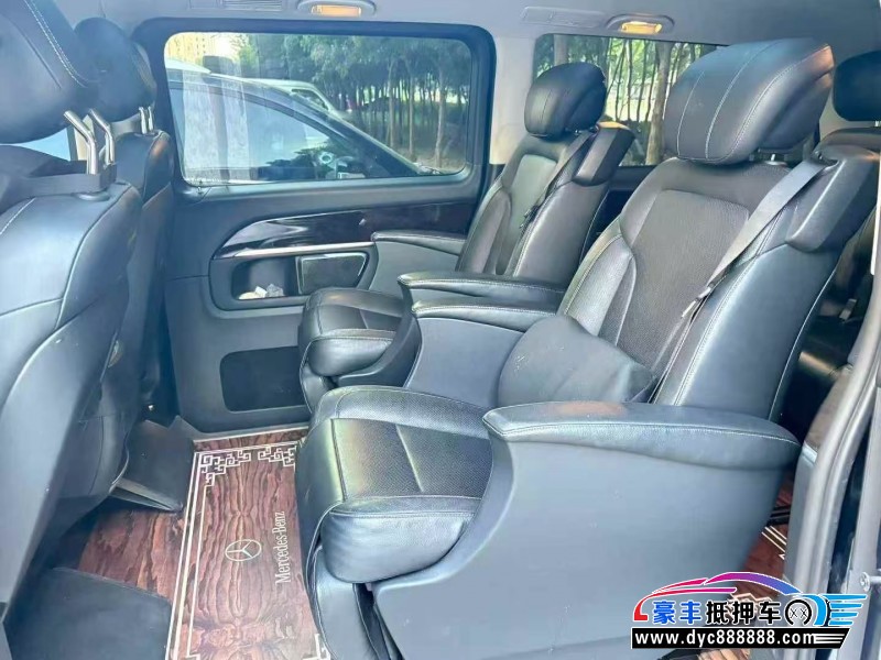 17年奔驰V轿车抵押车出售