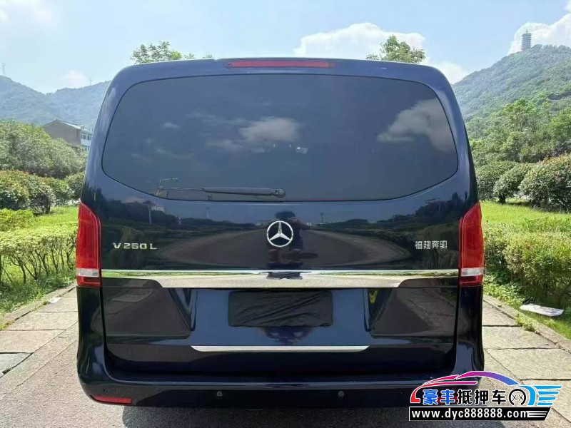 17年奔驰V轿车抵押车出售