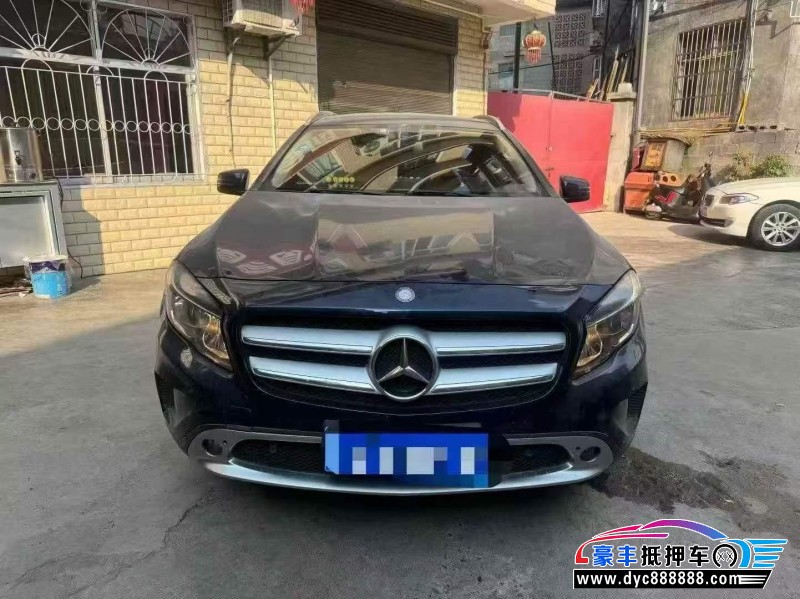16年奔驰GLA轿车抵押车出售