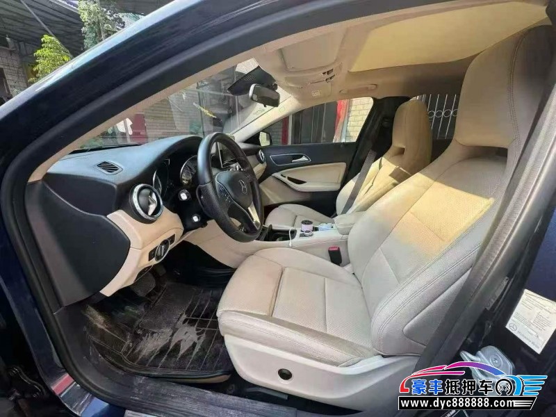 16年奔驰GLA轿车抵押车出售