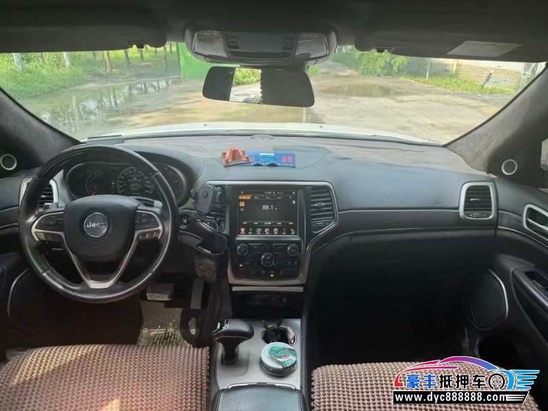 15年Jeep大切诺基轿车抵押车出售