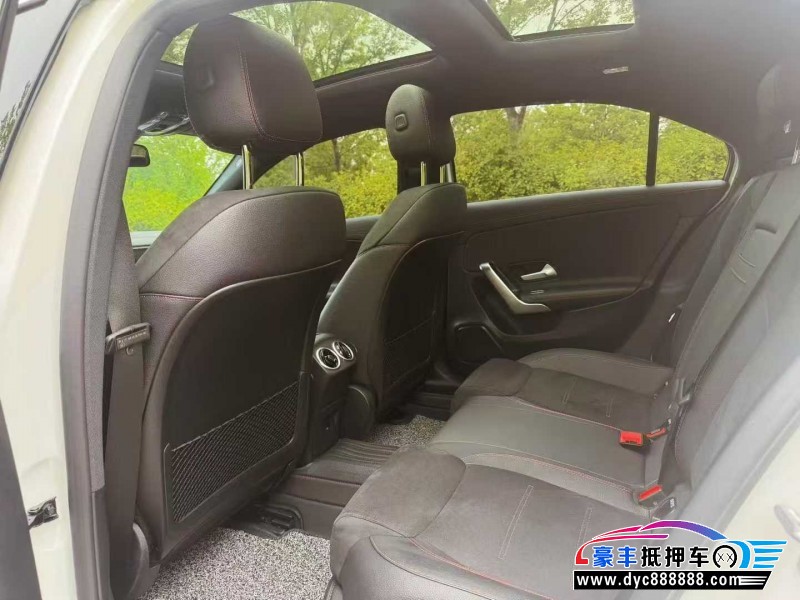 24年奔驰A轿车抵押车出售