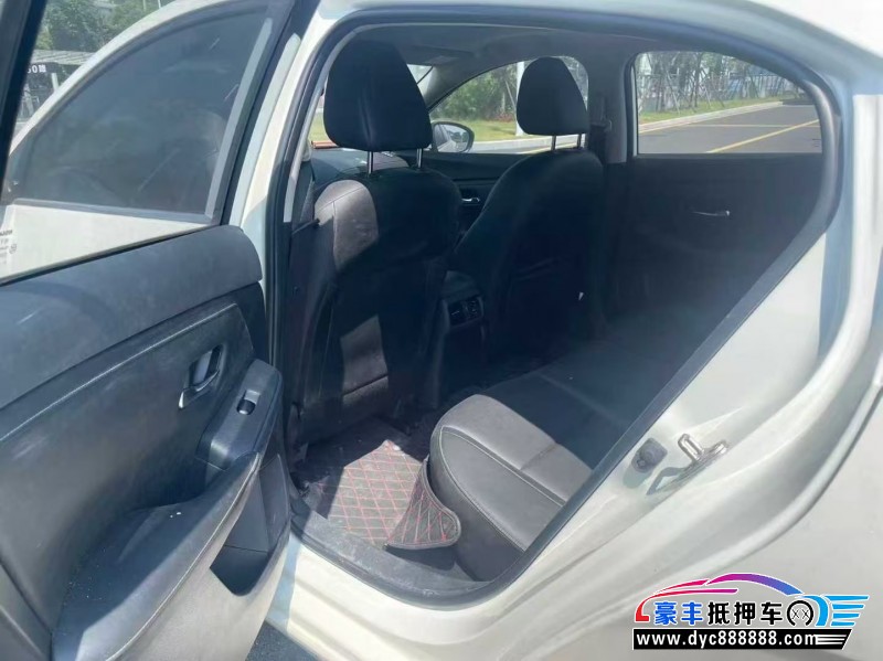 20年日产轩逸轿车抵押车出售