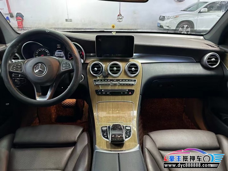 18年奔驰GLC轿车抵押车出售