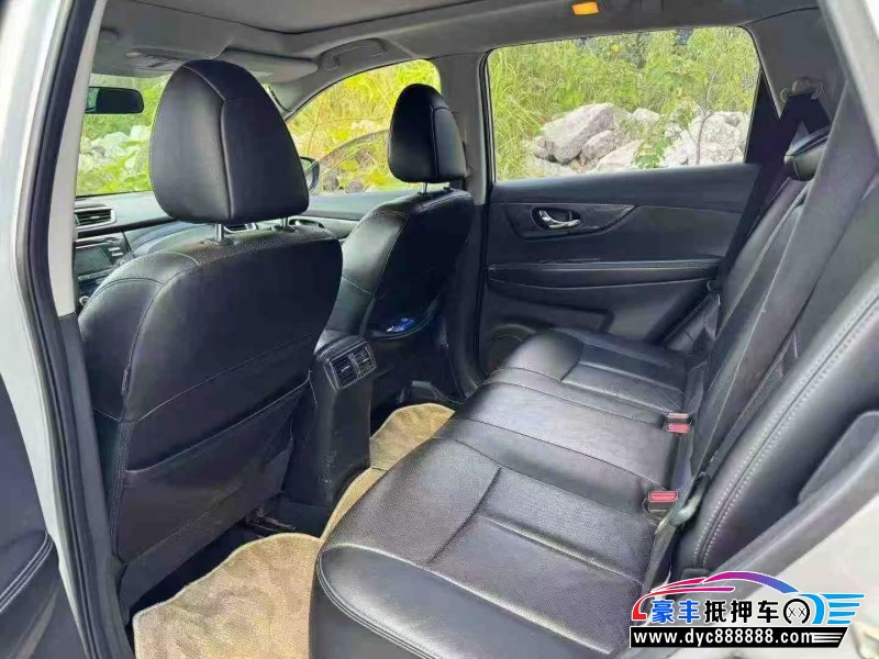 14年日产奇骏轿车抵押车出售