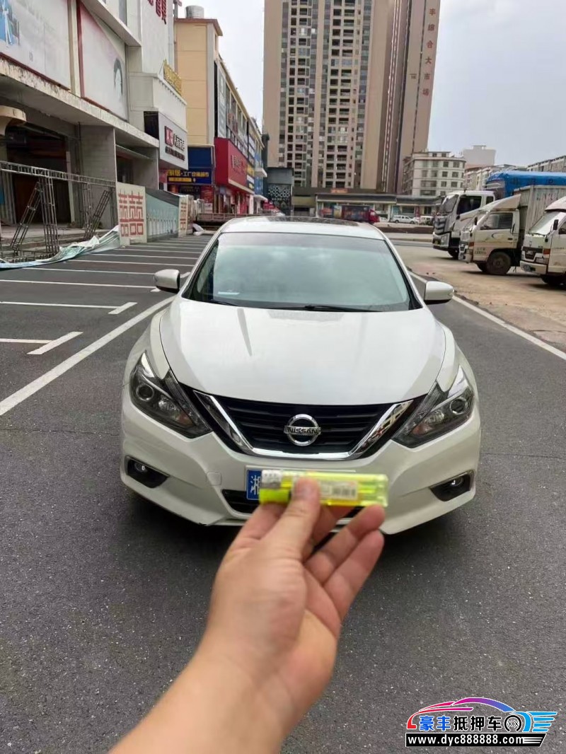 17年日产天籁轿车抵押车出售