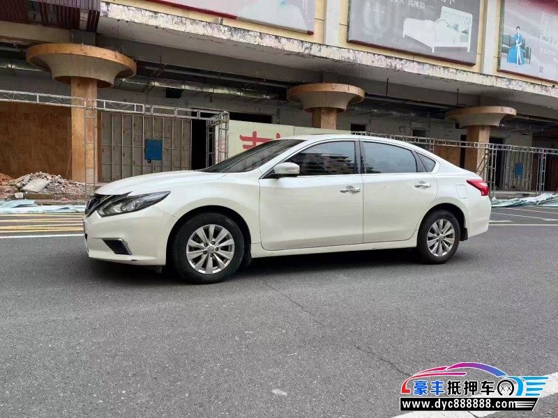 17年日产天籁轿车抵押车出售
