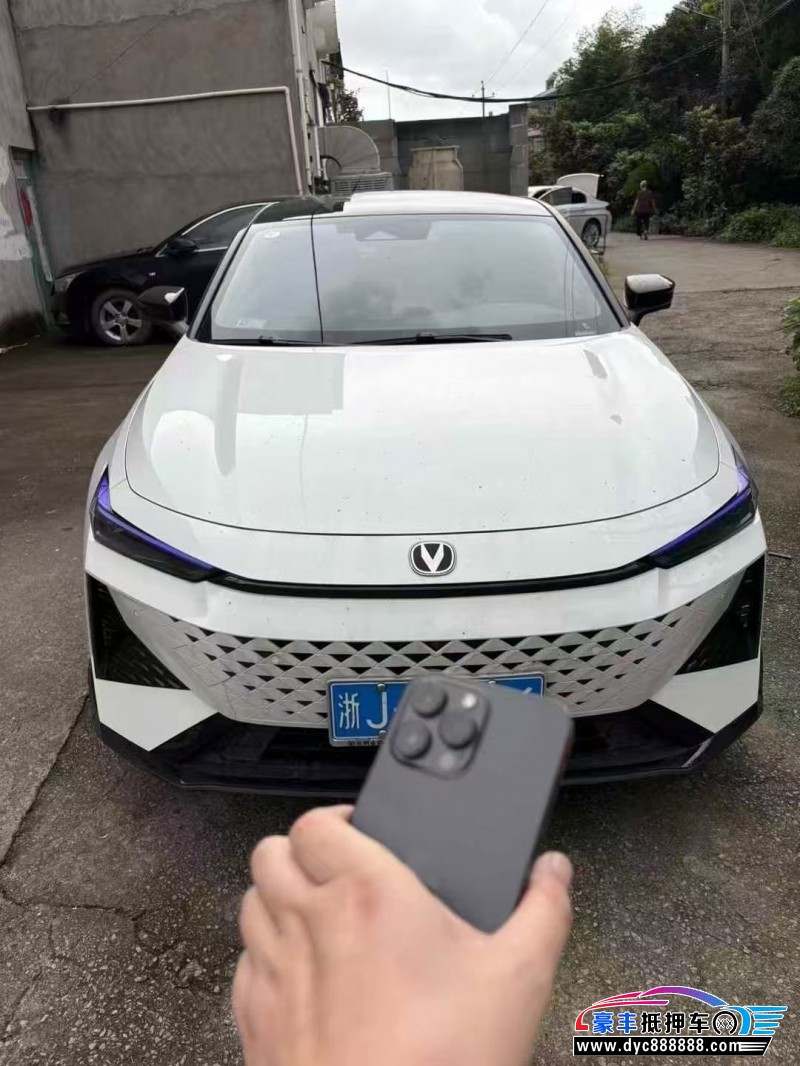 24年长安长安UNI轿车抵押车出售