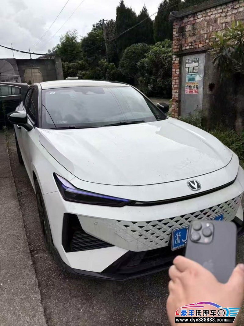 24年长安长安UNI轿车抵押车出售