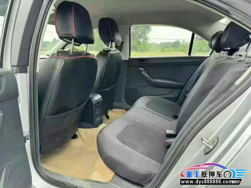 15年大众桑塔纳轿车抵押车出售