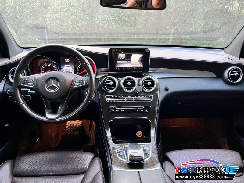 17年奔驰GLC轿车抵押车出售