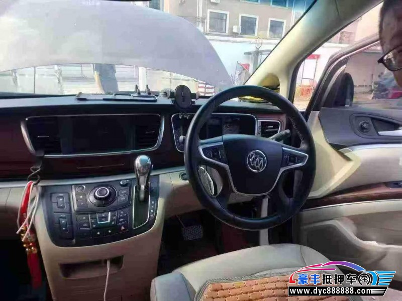 20年别克GL8轿车抵押车出售