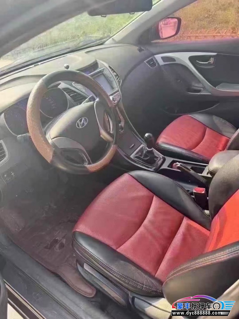 14年现代朗动轿车抵押车出售