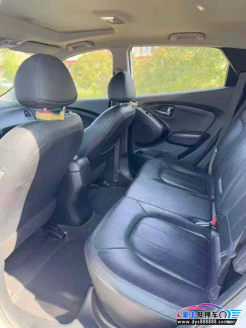 14年现代ix35轿车抵押车出售