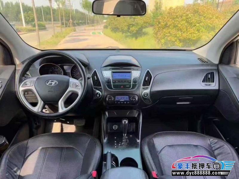 14年现代ix35轿车抵押车出售