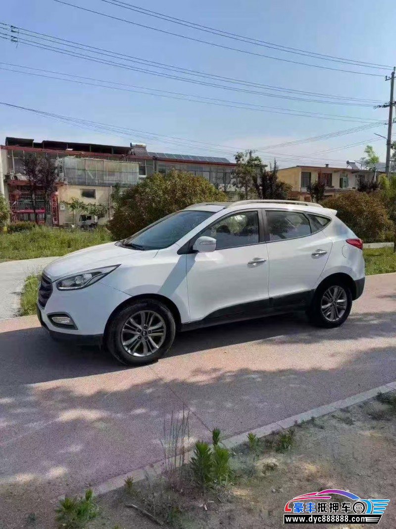 14年现代ix35轿车抵押车出售