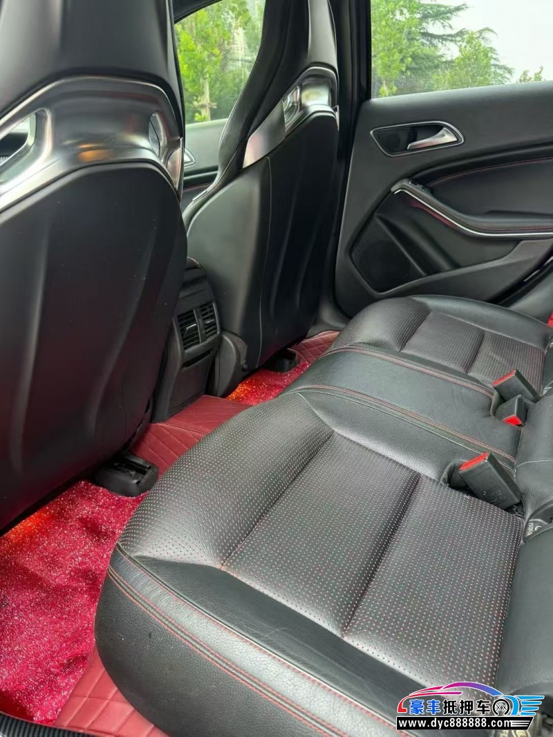 18年奔驰GLA轿车抵押车出售