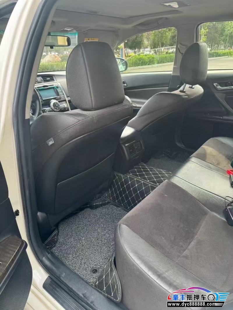 15年丰田锐志轿车抵押车出售