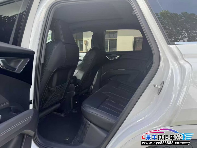 25年奥迪Q4轿车抵押车出售