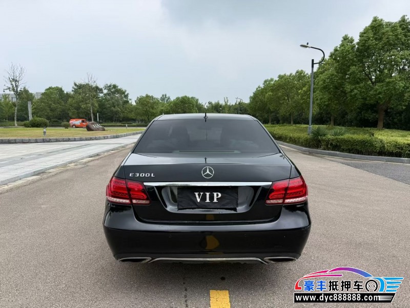 14年奔驰E轿车抵押车出售