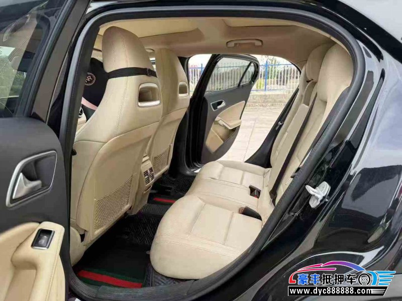 15年奔驰GLA轿车抵押车出售