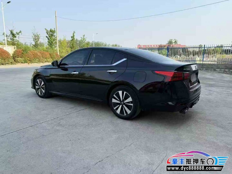 22年日产天籁轿车抵押车出售