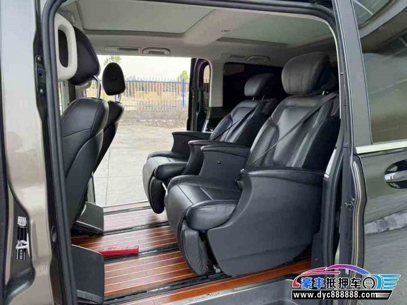 18年奔驰V轿车抵押车出售