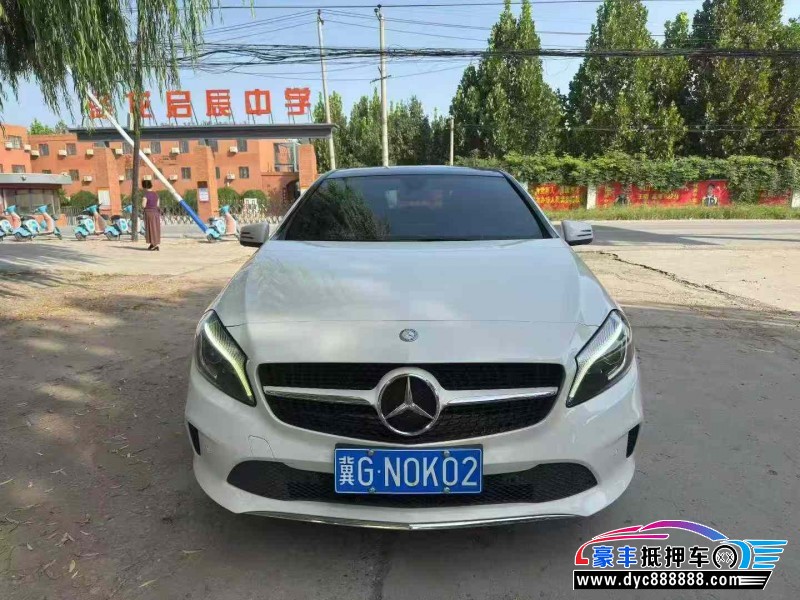 17年奔驰A轿车抵押车出售